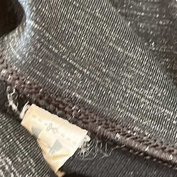 Under Armour  black/gray 3/4 zip pullover.  Thumb holes in cuffs.  Size Small. - Picture 10 of 10